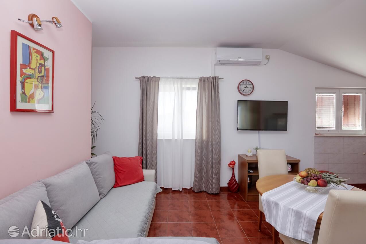 Crveni jednosobni apartman, 42 + 6 m2 - Dnevni prostor, House Klarin
