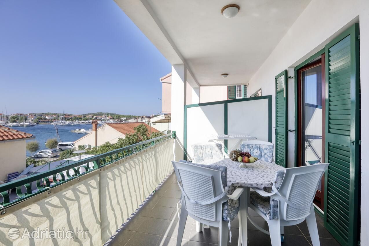Ljubičasti dvosobni apartman, 50 + 10 m2 - Balkon, House Klarin
