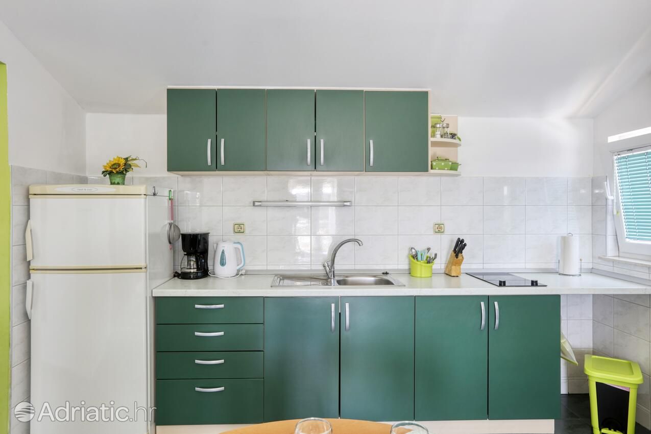 Zeleni jednosobni apartman, 44 + 19 m2 - Kuhinja, House Klarin